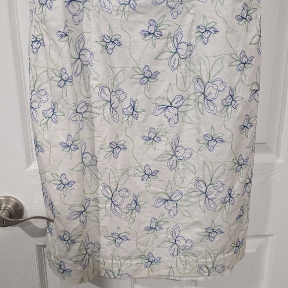 Amanda Smith White, Blue & Green Floral Embroidered Sleeveless Dress in Size 14 - Picture 6 of 9